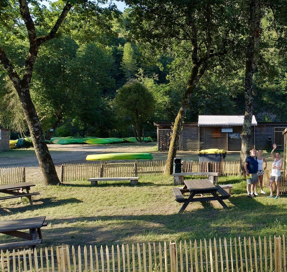 Aire pique nique Base canoë Chassezac Aire pique nique Base canoë Chassezac