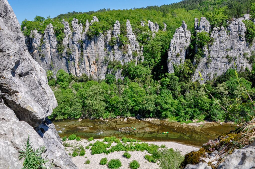 Kayaks dans les Gorges du Chassezac Kayaks dans les Gorges du Chassezac